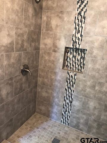 2725 Brentwood Dr, Tyler, TX 75701