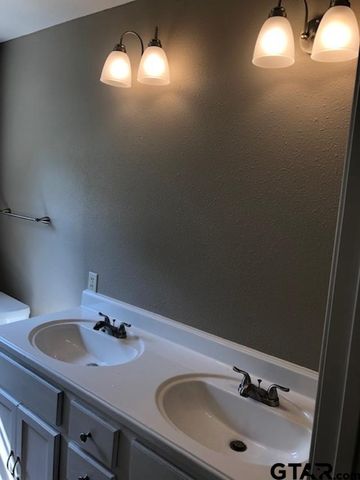 2725 Brentwood Dr, Tyler, TX 75701