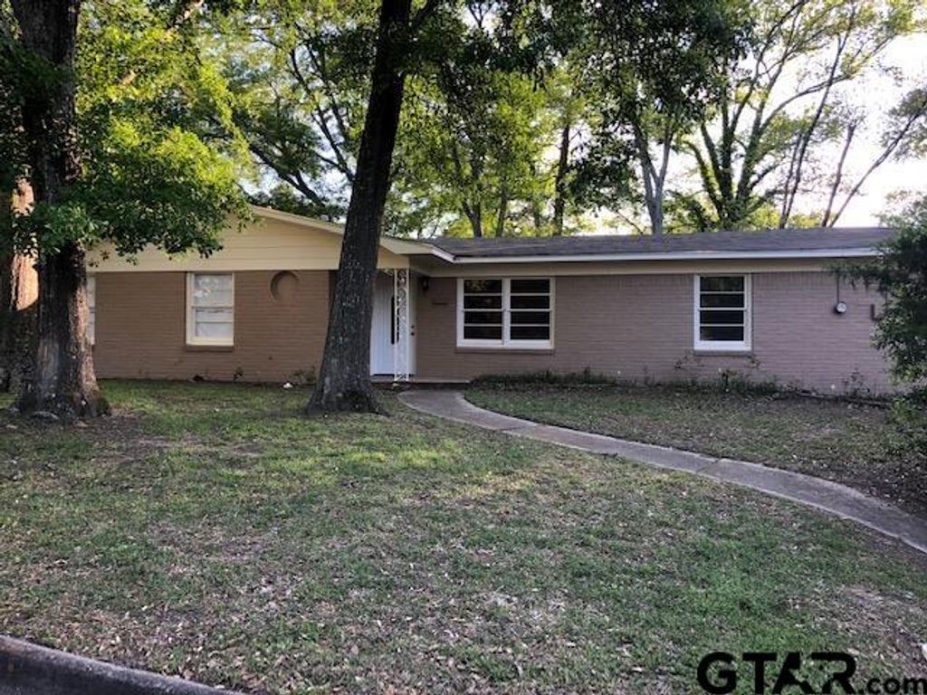 2725 Brentwood Dr, Tyler, TX 75701