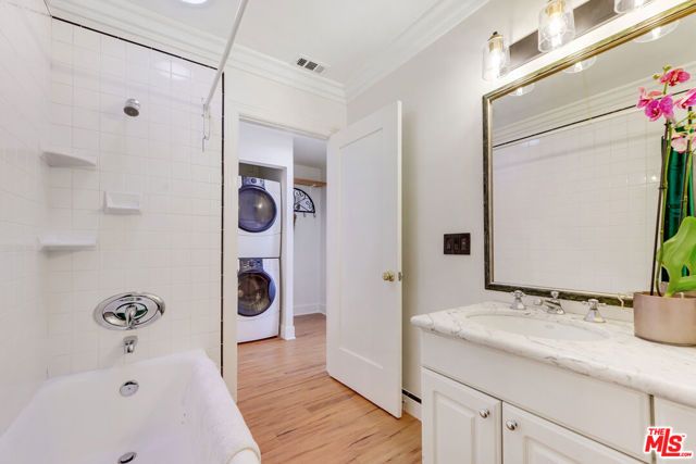 8818 Rosewood Avenue, West Hollywood, CA 90048