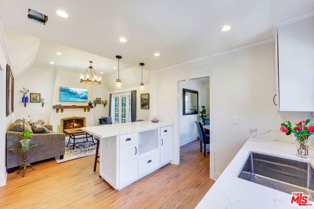 8818 Rosewood Avenue, West Hollywood, CA 90048