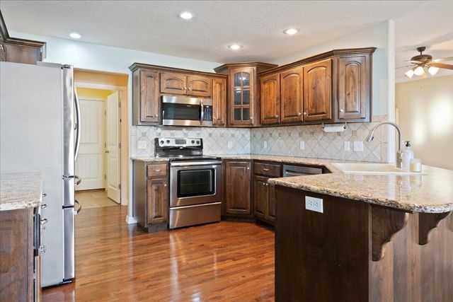 3963 W Tall Pine Court, Springfield, MO 65810