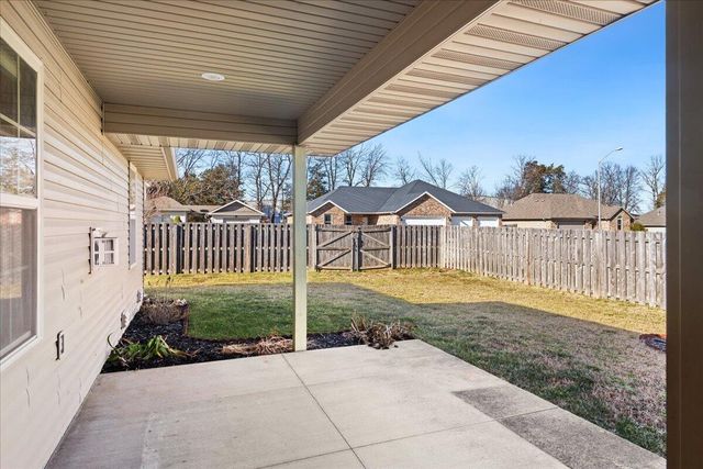 3963 W Tall Pine Court, Springfield, MO 65810