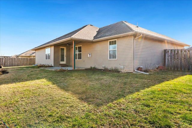 3963 W Tall Pine Court, Springfield, MO 65810