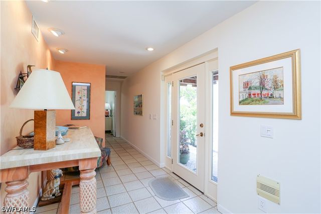 550 3rd AVE N, Naples, FL 34102