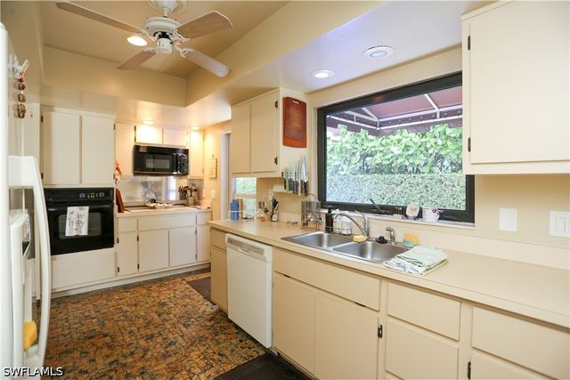 550 3rd AVE N, Naples, FL 34102