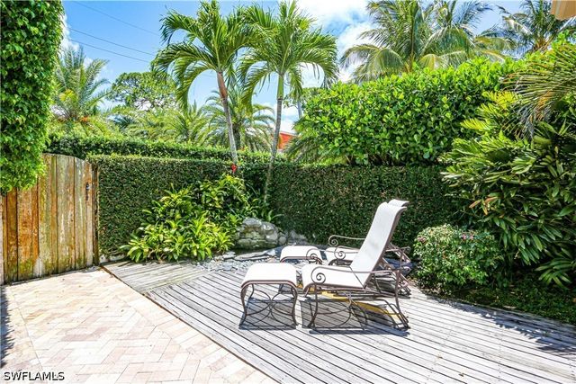 550 3rd AVE N, Naples, FL 34102