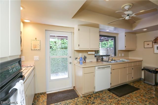 550 3rd AVE N, Naples, FL 34102