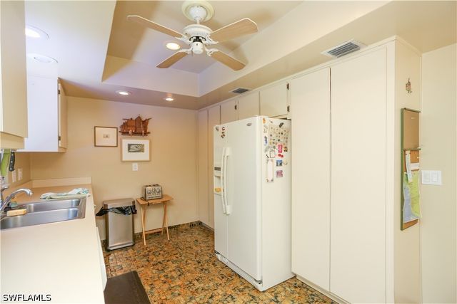 550 3rd AVE N, Naples, FL 34102