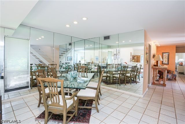 550 3rd AVE N, Naples, FL 34102
