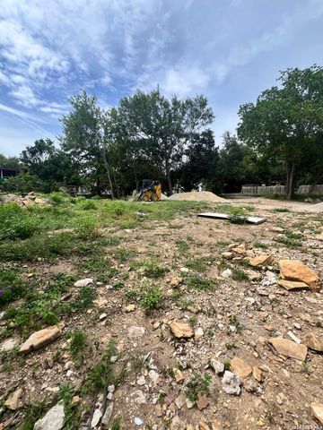 462 Valley View St, Canyon Lake, TX 78133