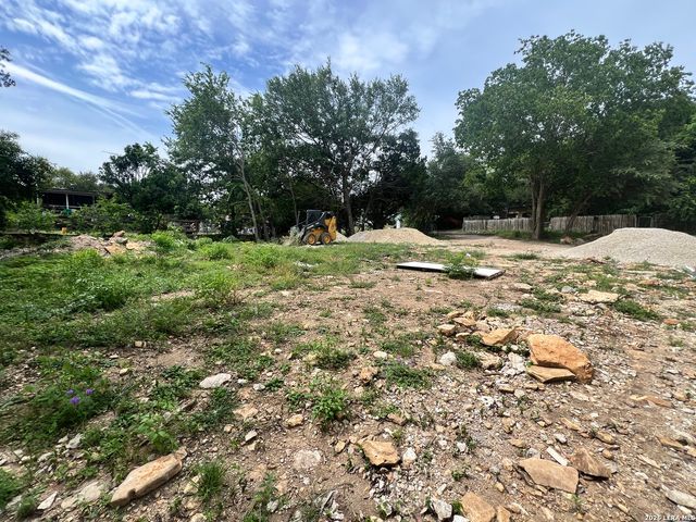 462 Valley View St, Canyon Lake, TX 78133