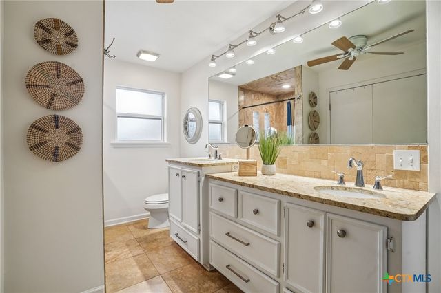 714 Oakwood Boulevard, New Braunfels, TX 78130