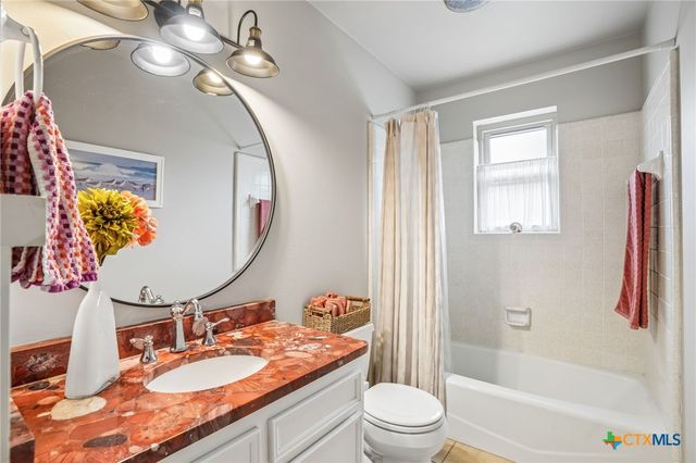 714 Oakwood Boulevard, New Braunfels, TX 78130