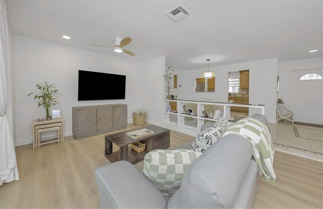 8909 118TH WAY, Seminole, FL 33772