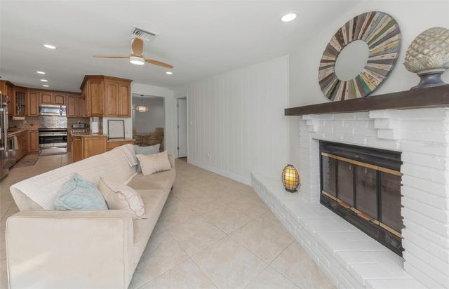 8909 118TH WAY, Seminole, FL 33772