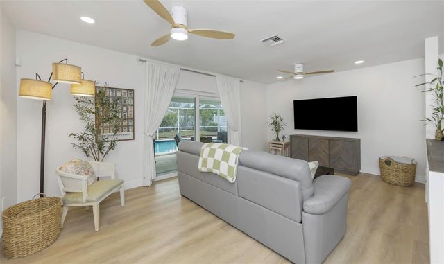 8909 118TH WAY, Seminole, FL 33772