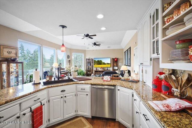 1219 E Loch Haven Dr, Hayden, ID 83835
