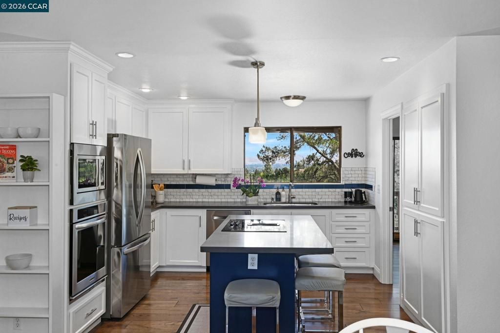 Image 10 of property listing at 10 Swansea Ln, Pleasant Hill, CA 94523