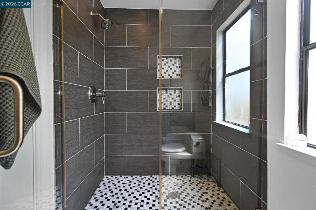 Image 15 of property listing at 10 Swansea Ln, Pleasant Hill, CA 94523