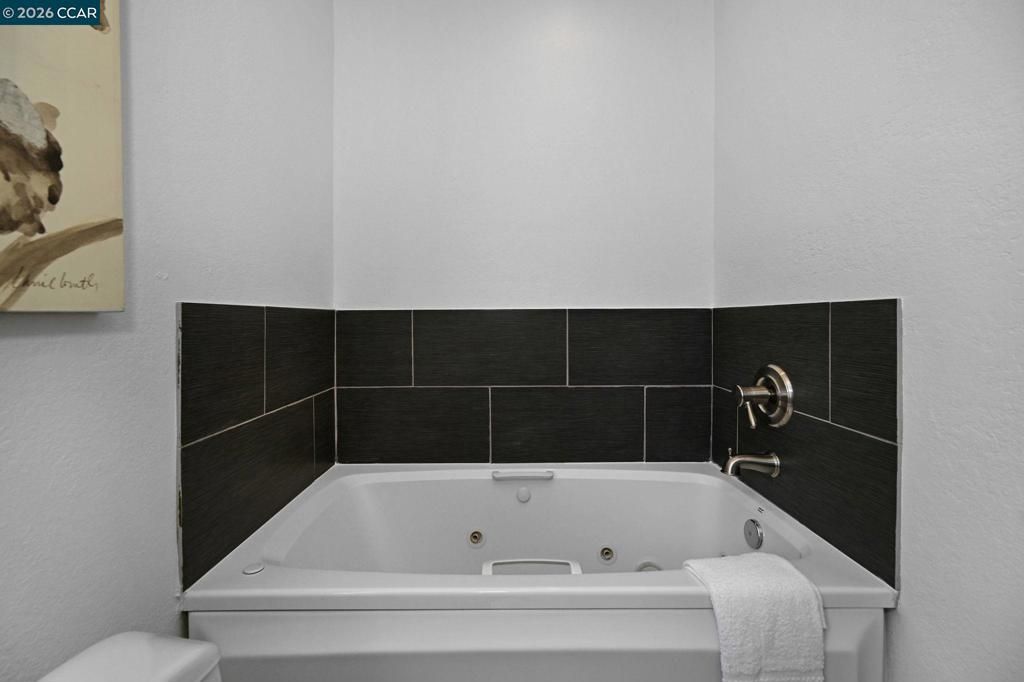 Image 16 of property listing at 10 Swansea Ln, Pleasant Hill, CA 94523