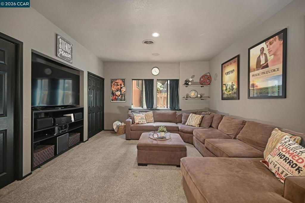 Image 21 of property listing at 10 Swansea Ln, Pleasant Hill, CA 94523