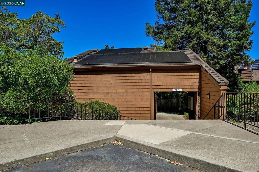 Image 28 of property listing at 10 Swansea Ln, Pleasant Hill, CA 94523