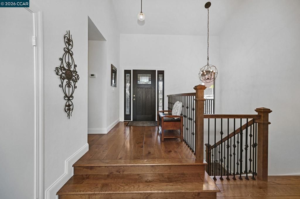 Image 3 of property listing at 10 Swansea Ln, Pleasant Hill, CA 94523