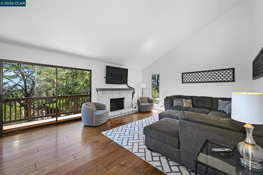 Image 6 of property listing at 10 Swansea Ln, Pleasant Hill, CA 94523