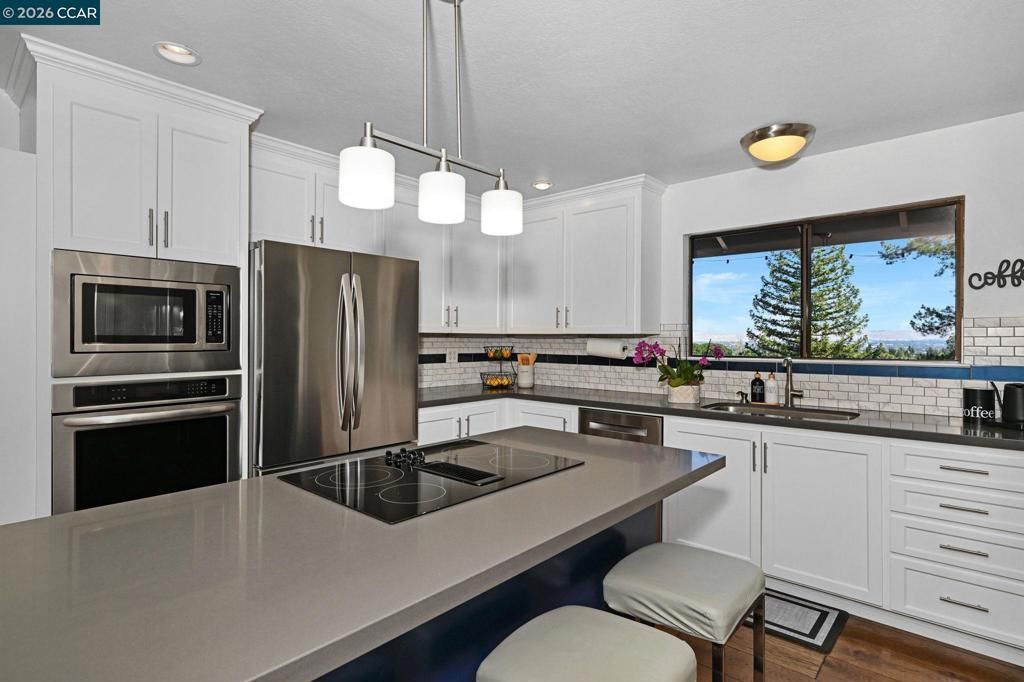 Image 9 of property listing at 10 Swansea Ln, Pleasant Hill, CA 94523