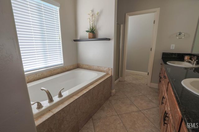 704 Cabo San Lucas, Mcfarland, CA 93250