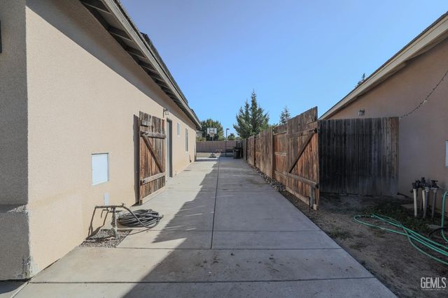 704 Cabo San Lucas, Mcfarland, CA 93250