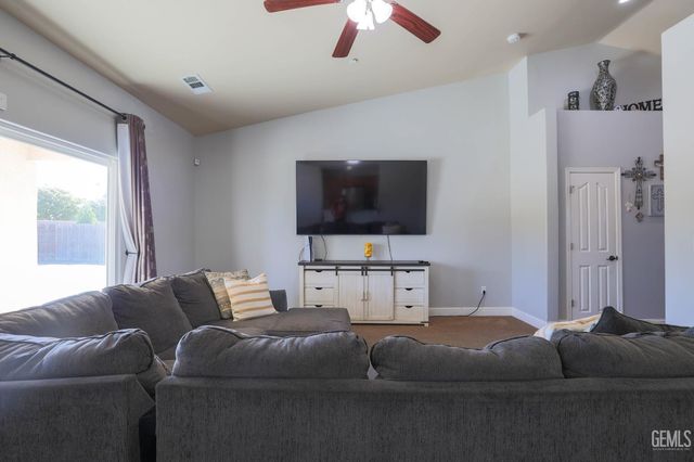 704 Cabo San Lucas, Mcfarland, CA 93250