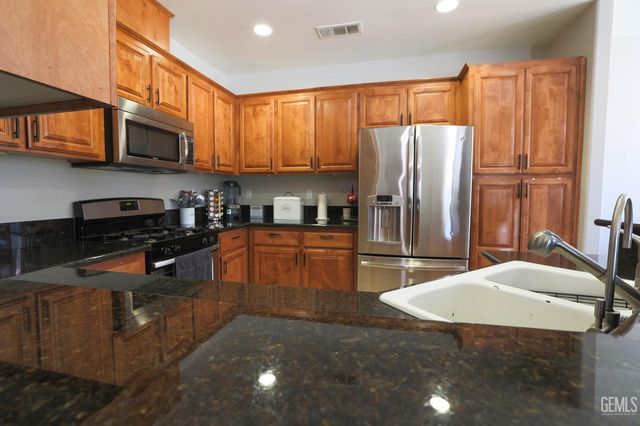 704 Cabo San Lucas, Mcfarland, CA 93250