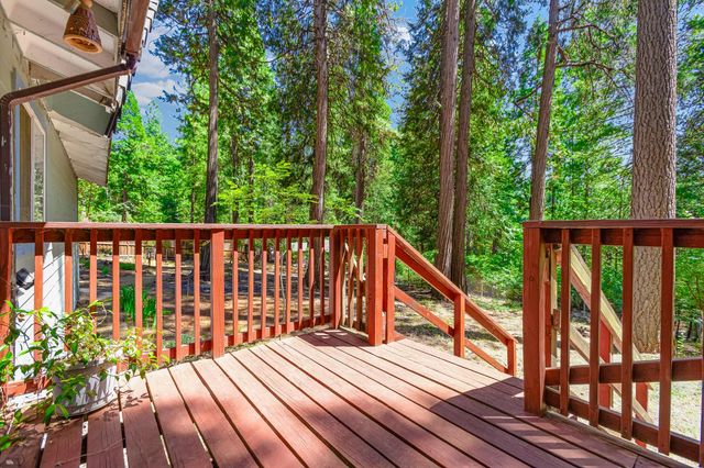6148 Red Robin Rd, Placerville, CA 95667