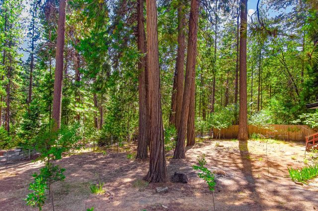 6148 Red Robin Rd, Placerville, CA 95667