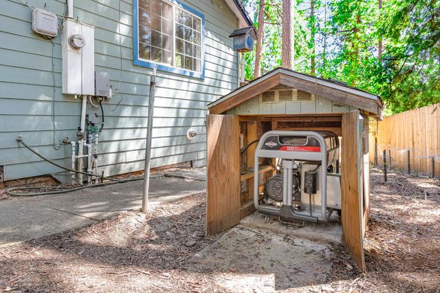 6148 Red Robin Rd, Placerville, CA 95667