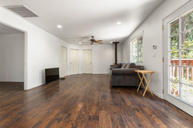 6148 Red Robin Rd, Placerville, CA 95667