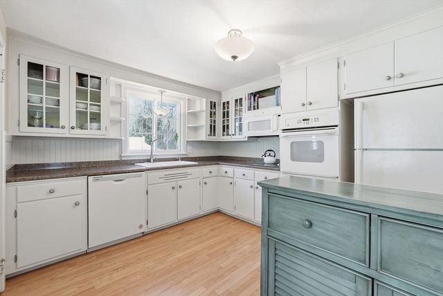 11 Drury Ln, Worcester, MA 01609