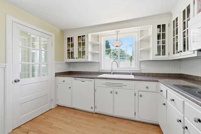 11 Drury Ln, Worcester, MA 01609