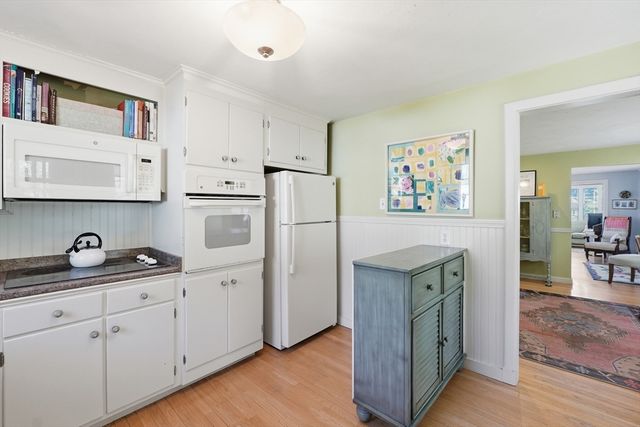 11 Drury Ln, Worcester, MA 01609