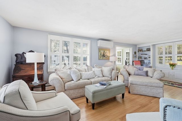 11 Drury Ln, Worcester, MA 01609