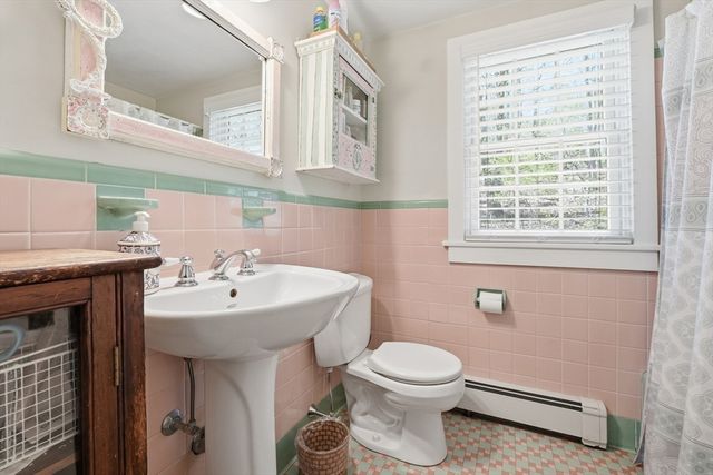 11 Drury Ln, Worcester, MA 01609
