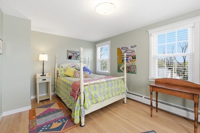 11 Drury Ln, Worcester, MA 01609