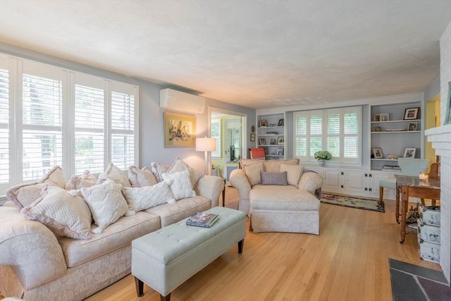 11 Drury Ln, Worcester, MA 01609