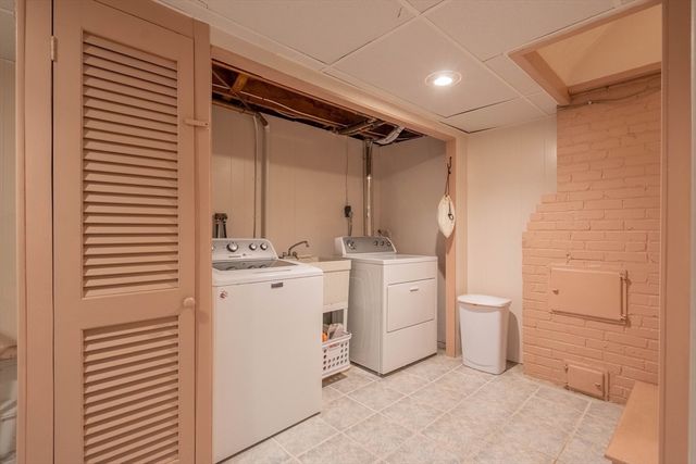 11 Drury Ln, Worcester, MA 01609