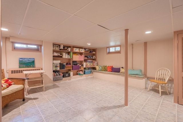 11 Drury Ln, Worcester, MA 01609