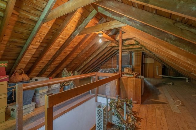 11 Drury Ln, Worcester, MA 01609