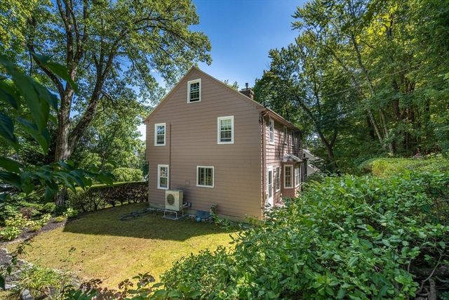 11 Drury Ln, Worcester, MA 01609