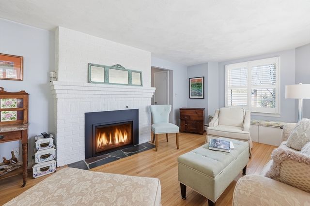11 Drury Ln, Worcester, MA 01609